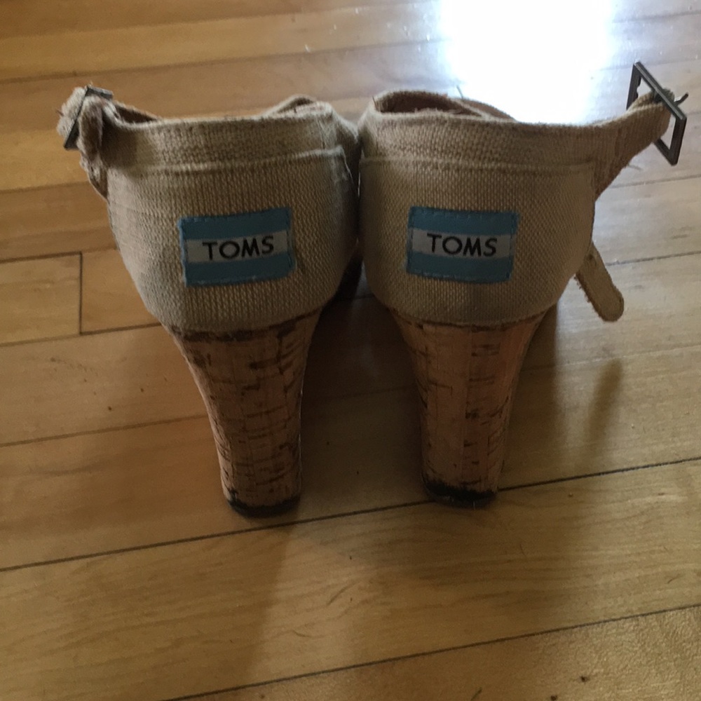 TOMS wedges